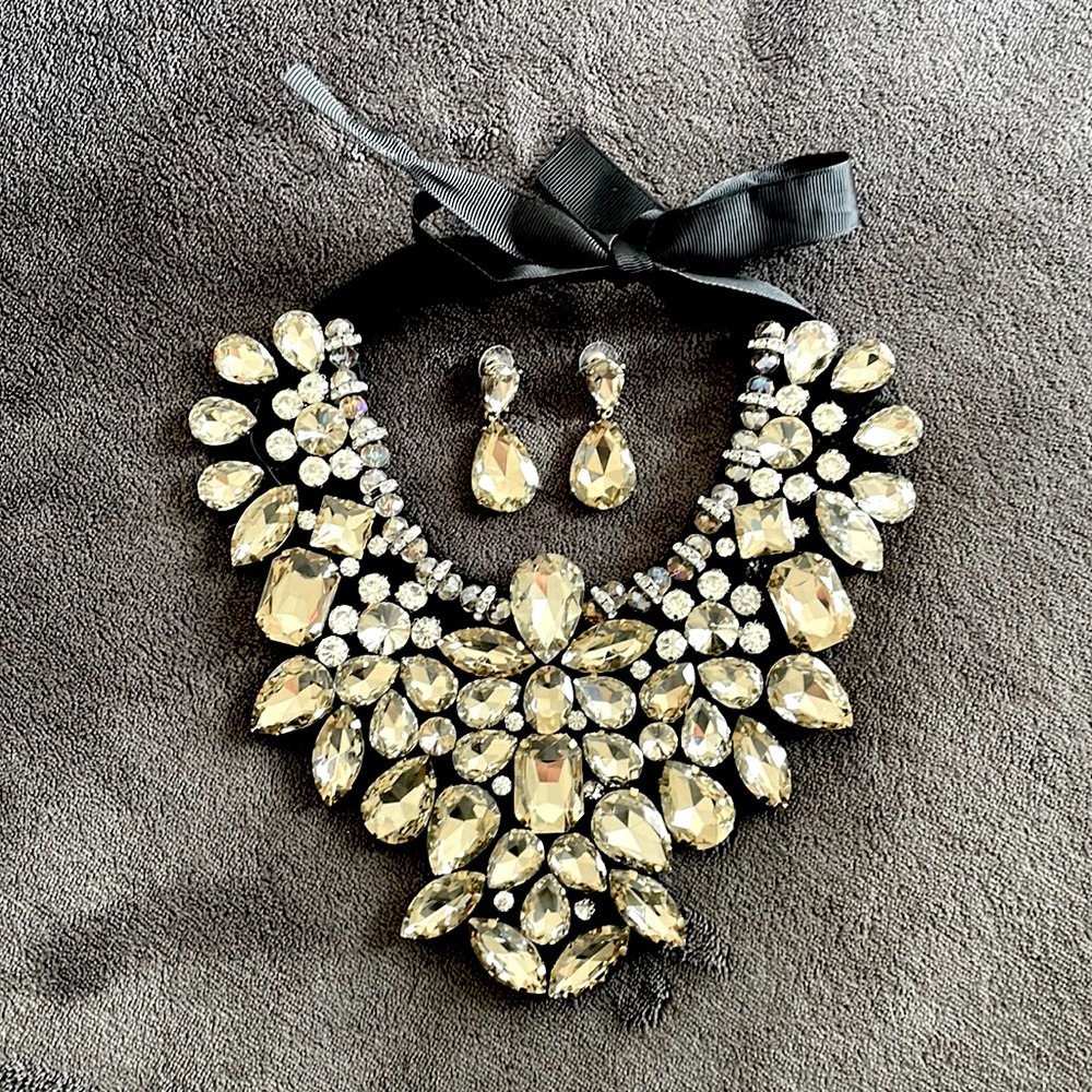 Fashion Jewelry Costume Statement Rhinestone Necklace & Earrings OS